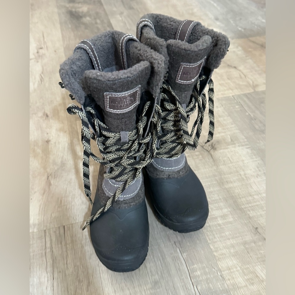 The North Face Women's Shellista III MID 200g WP Winter Boots STINGRAY 8
